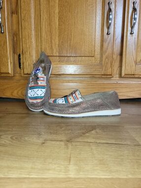 Ariat Womens Size 6.5 Cruiser Rose Gold Aztec Arrow Print Slip-On Shoes 10046918